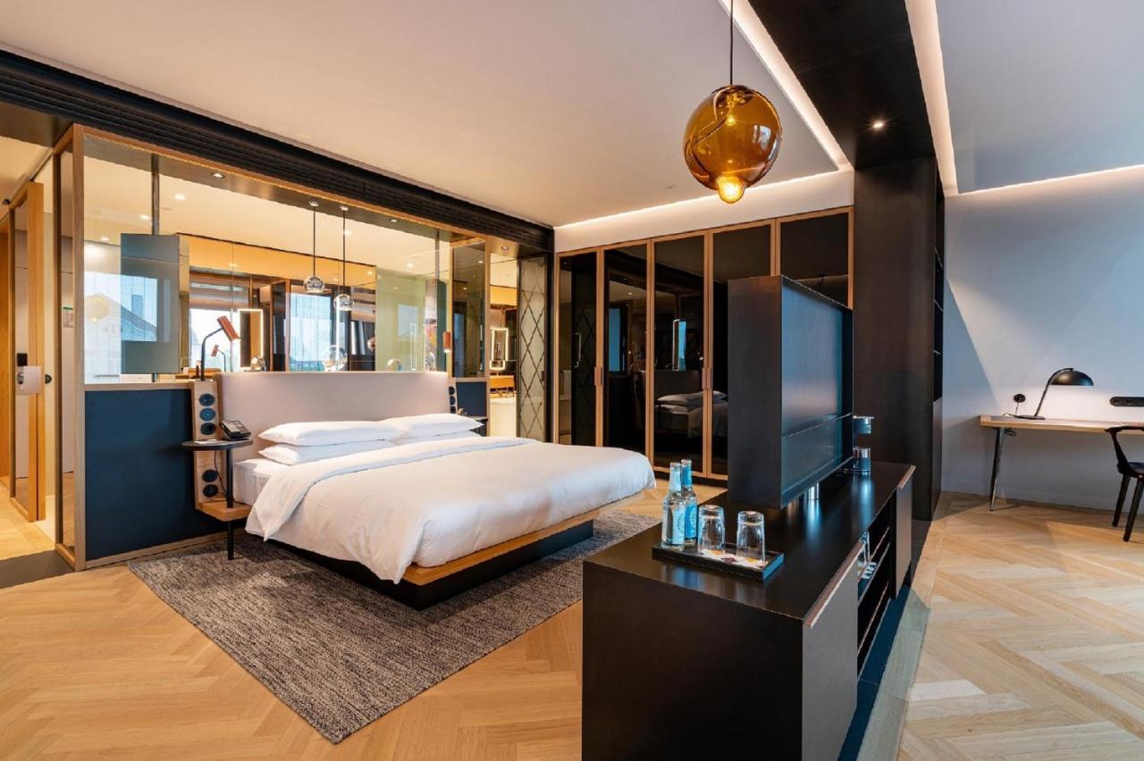 안다즈 뮌헨 슈바빙거 토르 어 컨셉 바이 하얏트 호텔 외부 사진 A bedroom at the hotel