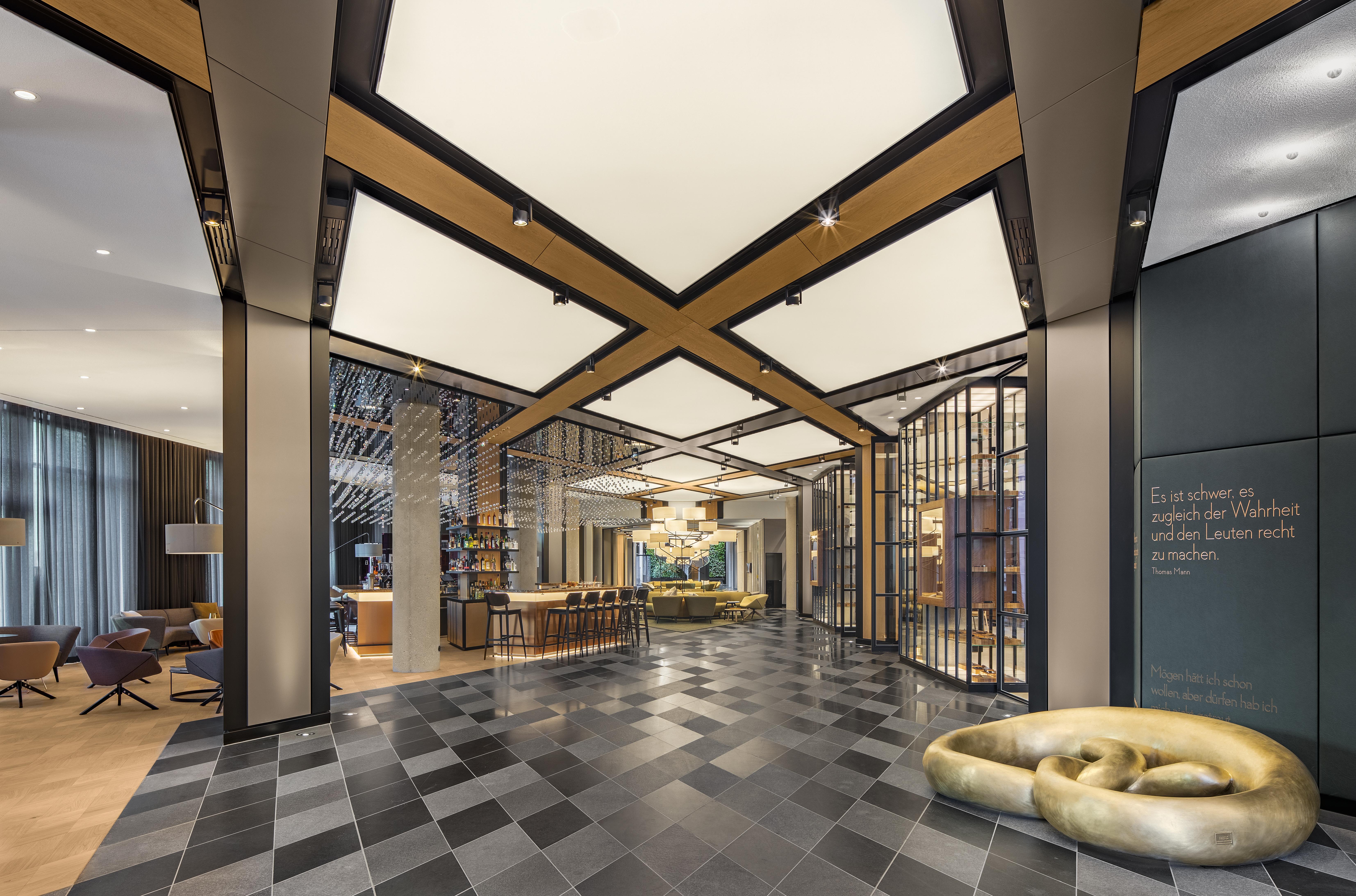 안다즈 뮌헨 슈바빙거 토르 어 컨셉 바이 하얏트 호텔 외부 사진 The lobby of the hotel