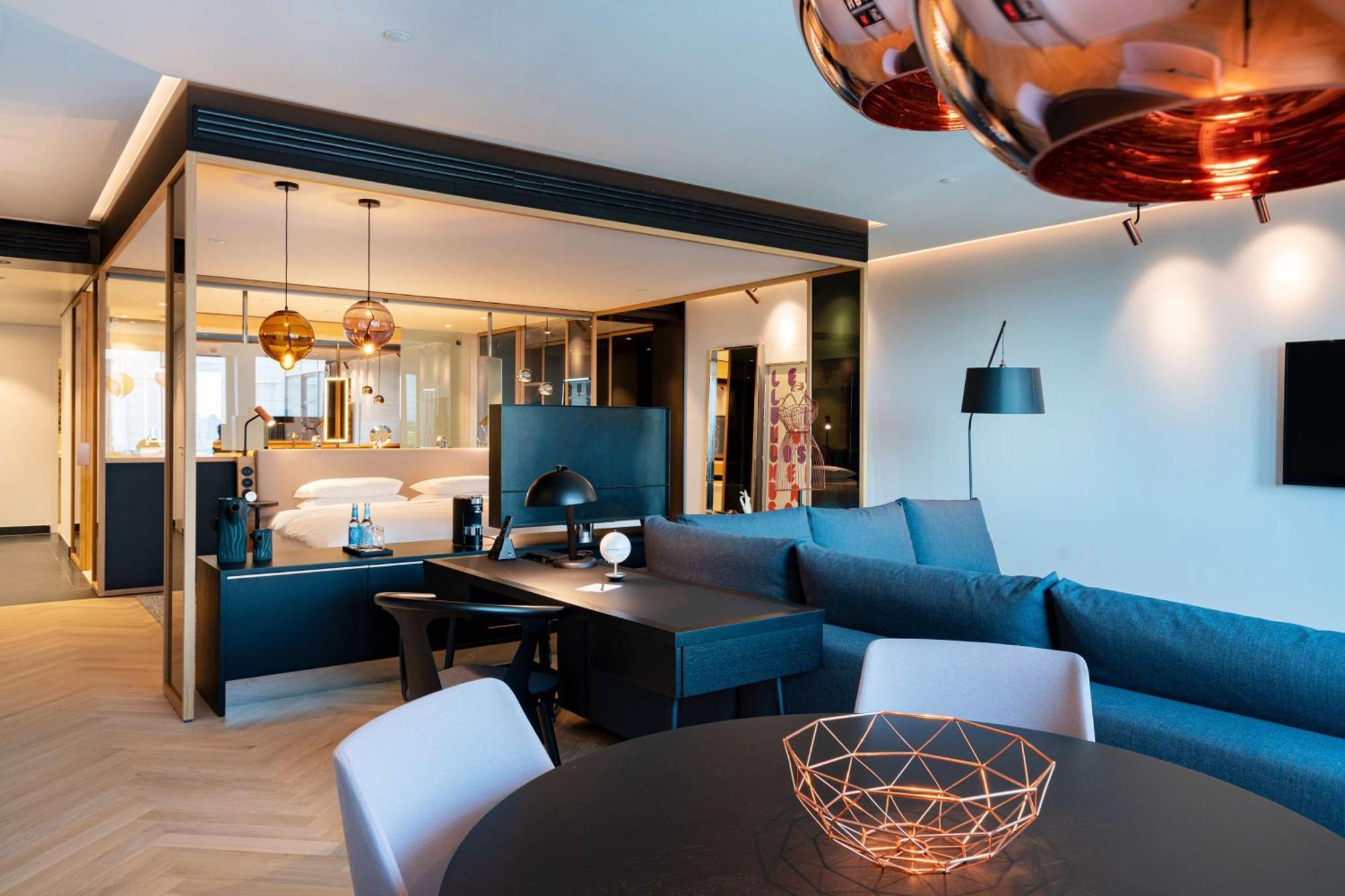 안다즈 뮌헨 슈바빙거 토르 어 컨셉 바이 하얏트 호텔 외부 사진 The interior of a suite at the hotel