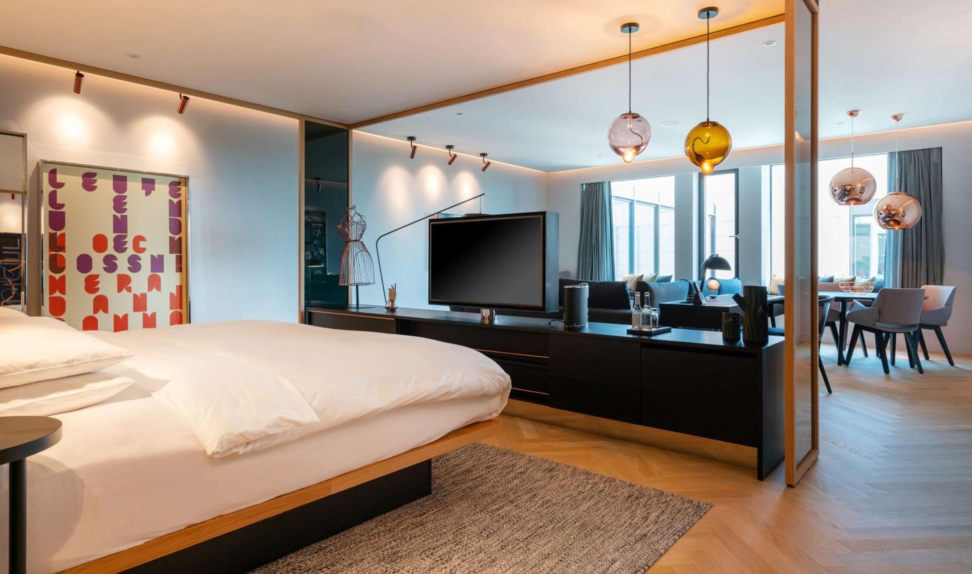 안다즈 뮌헨 슈바빙거 토르 어 컨셉 바이 하얏트 호텔 외부 사진 A bedroom at the hotel