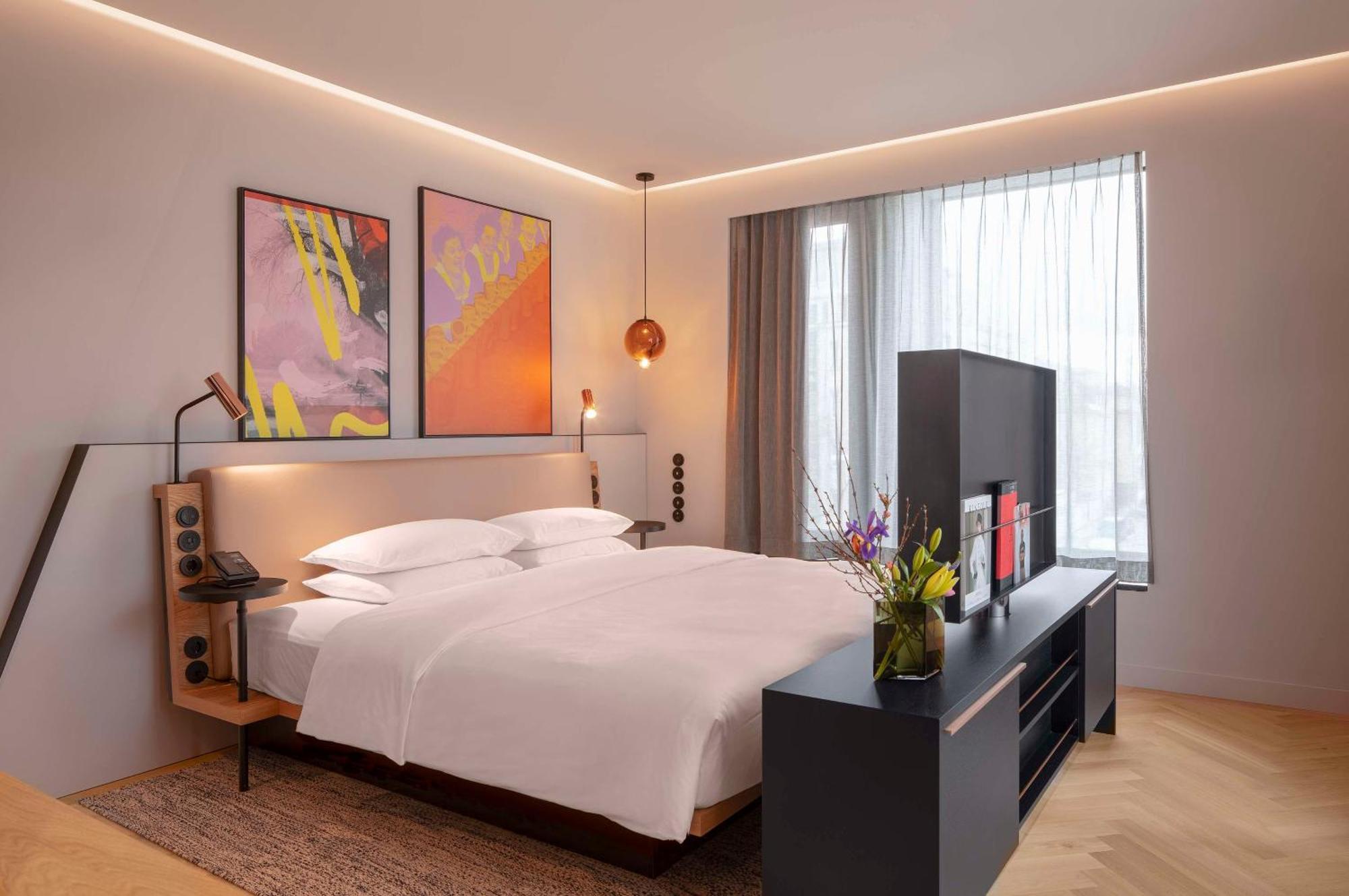 안다즈 뮌헨 슈바빙거 토르 어 컨셉 바이 하얏트 호텔 외부 사진 A bedroom at the hotel