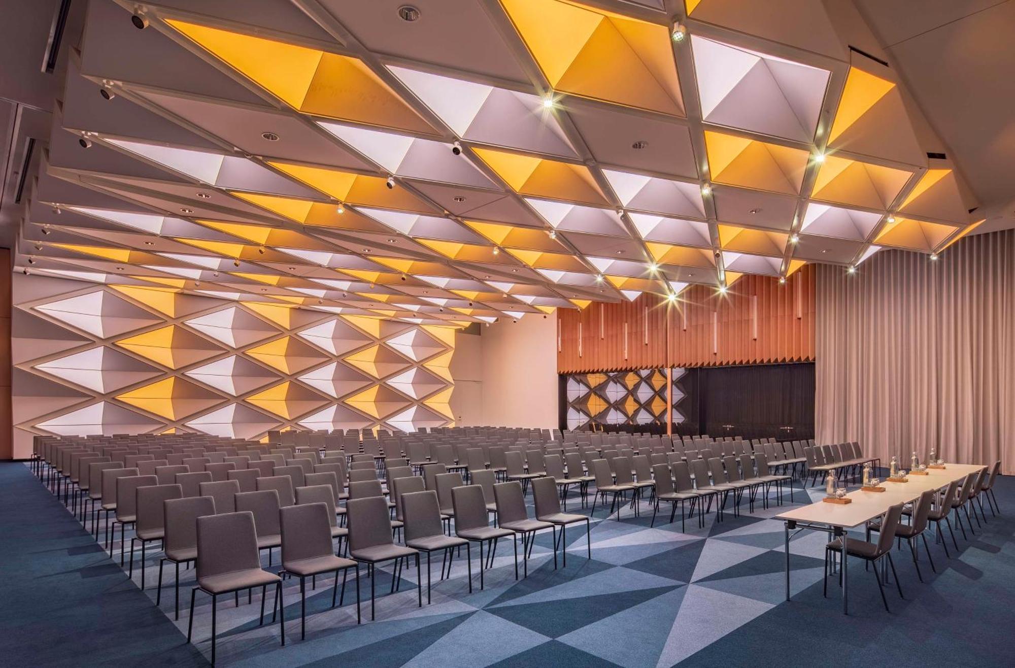 안다즈 뮌헨 슈바빙거 토르 어 컨셉 바이 하얏트 호텔 외부 사진 The interior of the conference centre