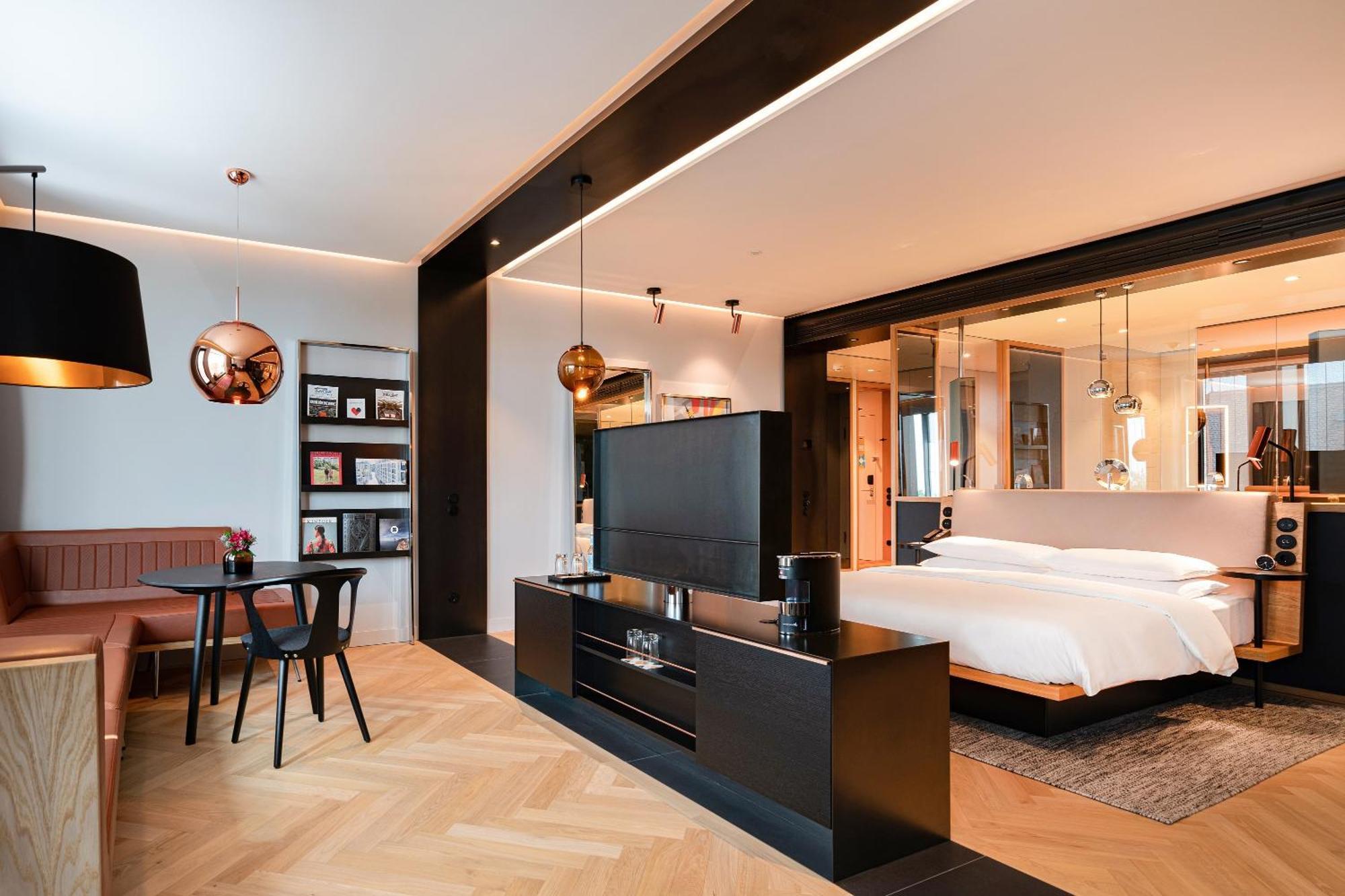 안다즈 뮌헨 슈바빙거 토르 어 컨셉 바이 하얏트 호텔 외부 사진 A suite at the hotel